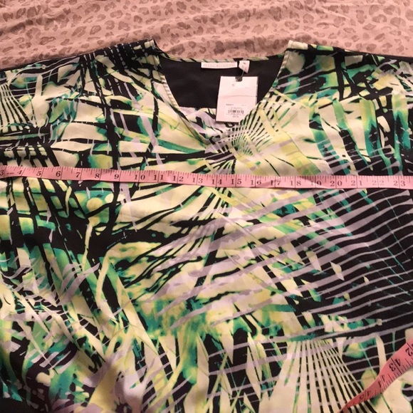Dana Buchman  X-Large green & black print silky oversized V-Neck top NWT - Picture 4 of 15